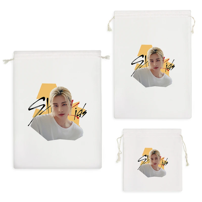 نظم دهنده خندالو مدل هیونجین گروه موسیقی استری کیدز Stray Kids کد 1377 مجموعه 3 عددی