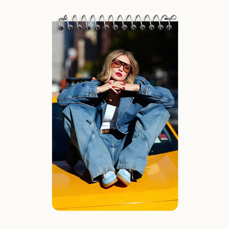 دفتر یادداشت 50 برگ خندالو طرح جی جی حدید (Gigi Hadid) کد F10207