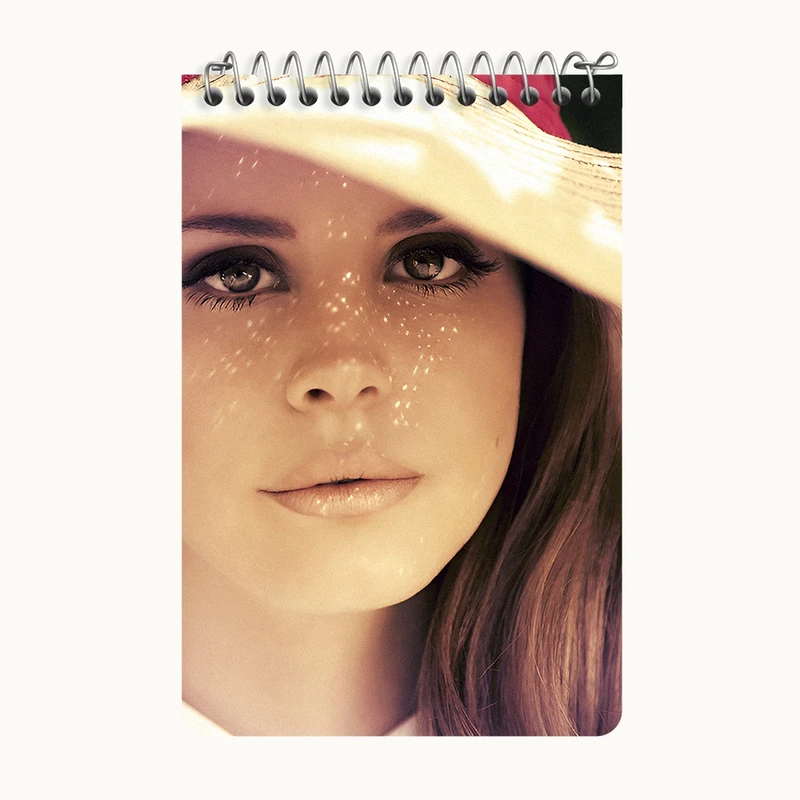دفتر یادداشت 50 برگ خندالو طرح لانا دل ری (Lana Del Rey) کد F10215