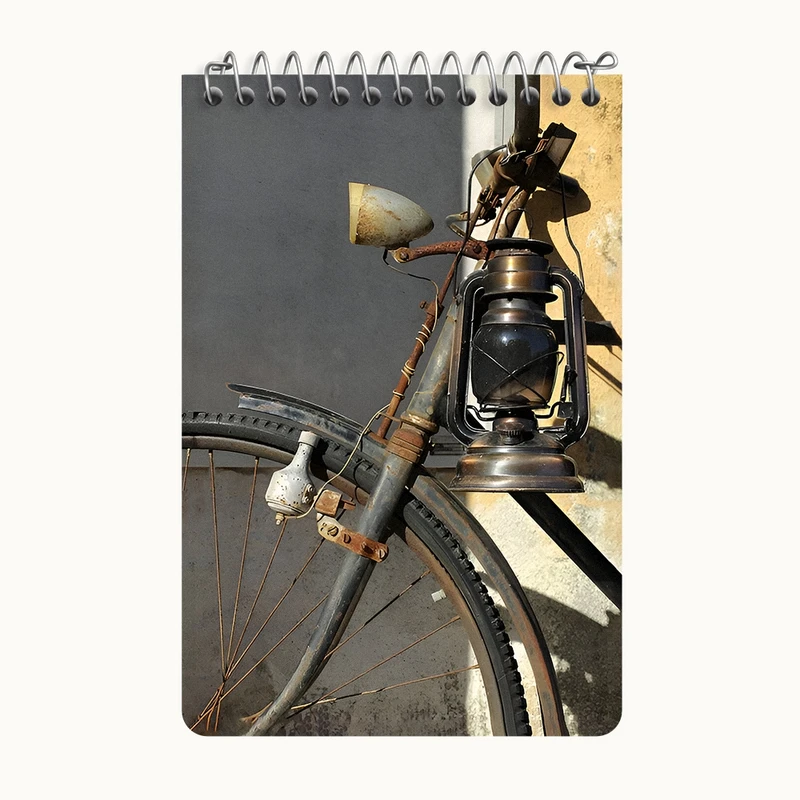 دفتر یادداشت 50 برگ خندالو طرح دوچرخه ی قدیمی کد F6946