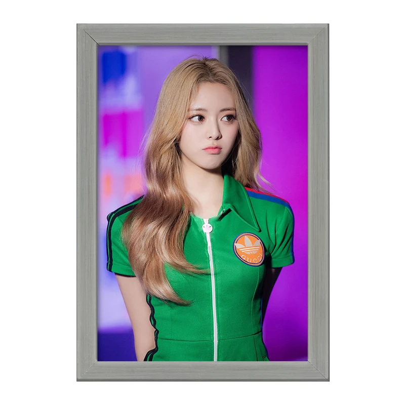 تابلو خندالو طرح یونا گروه ایتزی ITZY  کد 20213