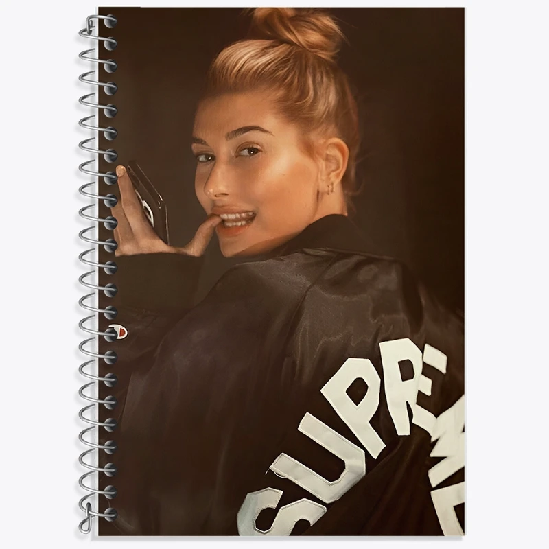 دفتر زبان 50 برگ خندالو مدل سه خط طرح هیلی بیبر (Hailey Bieber) کد F10189