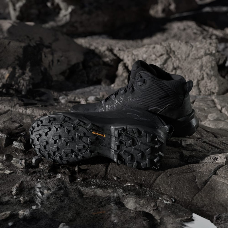 کفش ورزشی مردانه آدیداس مدل Terrex Skychaser AX5 Mid Gore-Tex