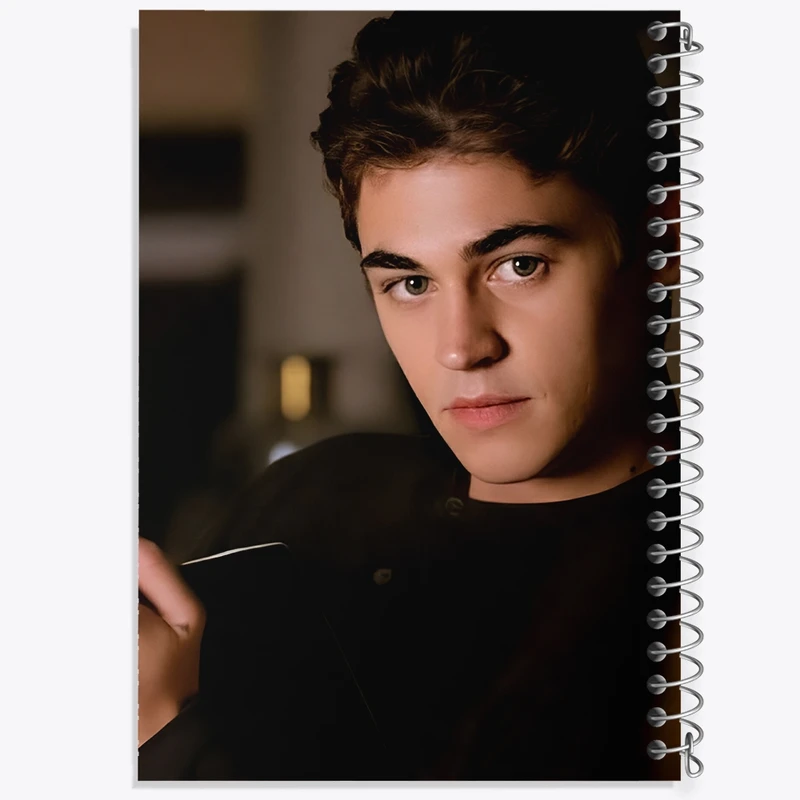 دفتر ژورنال نویسی 50 برگ خندالو مدل نقطه ای طرح هرو فاینز تیفین (Hero Fiennes Tiffin) کد F10255