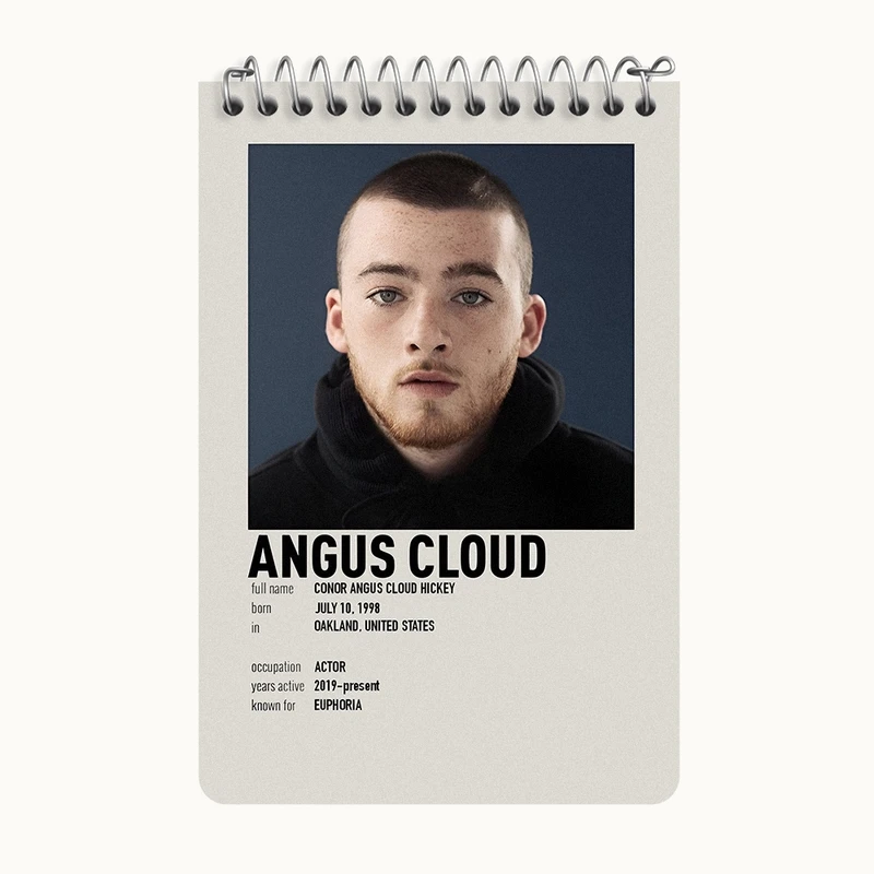 دفتر یادداشت 50 برگ خندالو طرح آنگوس کلود (Angus Cloud) کد F13141