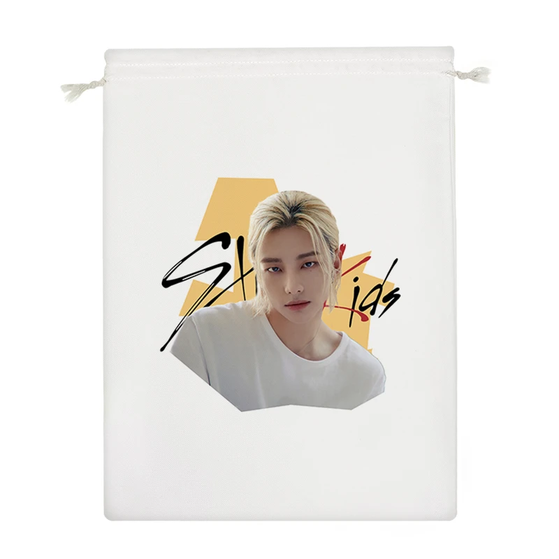 نظم دهنده خندالو مدل هیونجین گروه موسیقی استری کیدز Stray Kids کد 1377