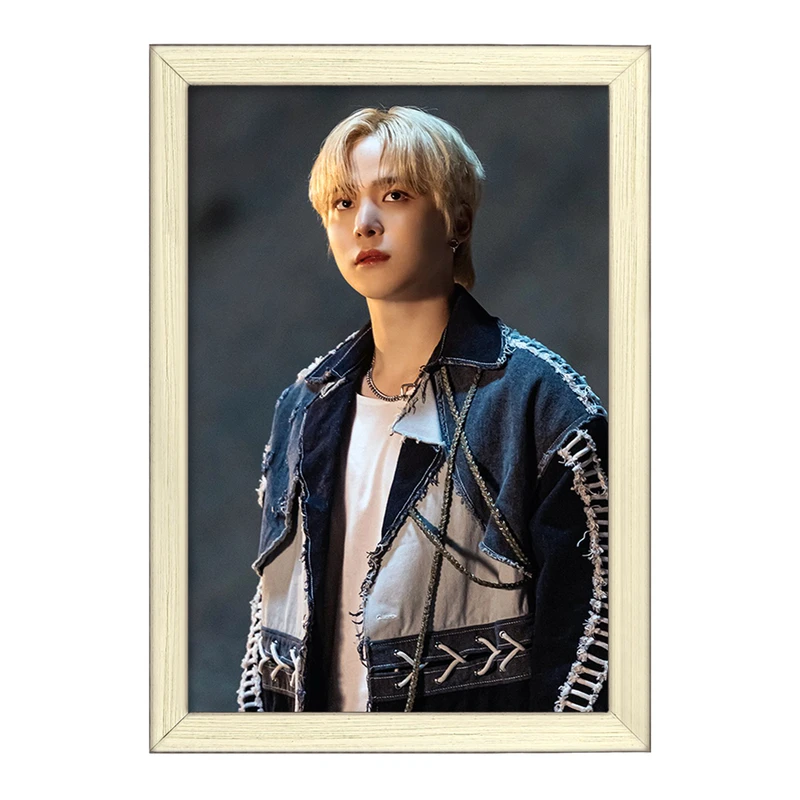 تابلو خندالو طرح یونهو گروه ایتیز ATEEZ  کد 21215