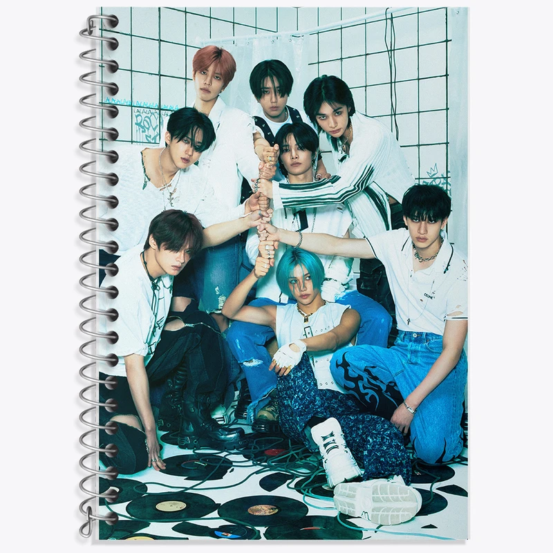 دفتر نت موسیقی 50 برگ خندالو طرح استری کیدز (Stray Kids) کد F12979