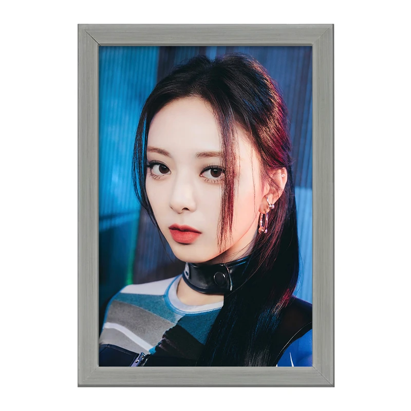 تابلو خندالو طرح یونا گروه ایتزی ITZY  کد 20223