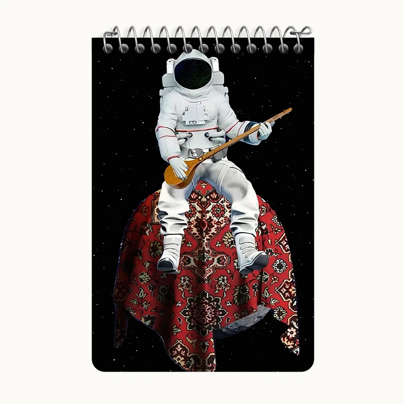 دفتر یادداشت 50 برگ خندالو طرح فضانورد و فرش ایرانی کد F10701