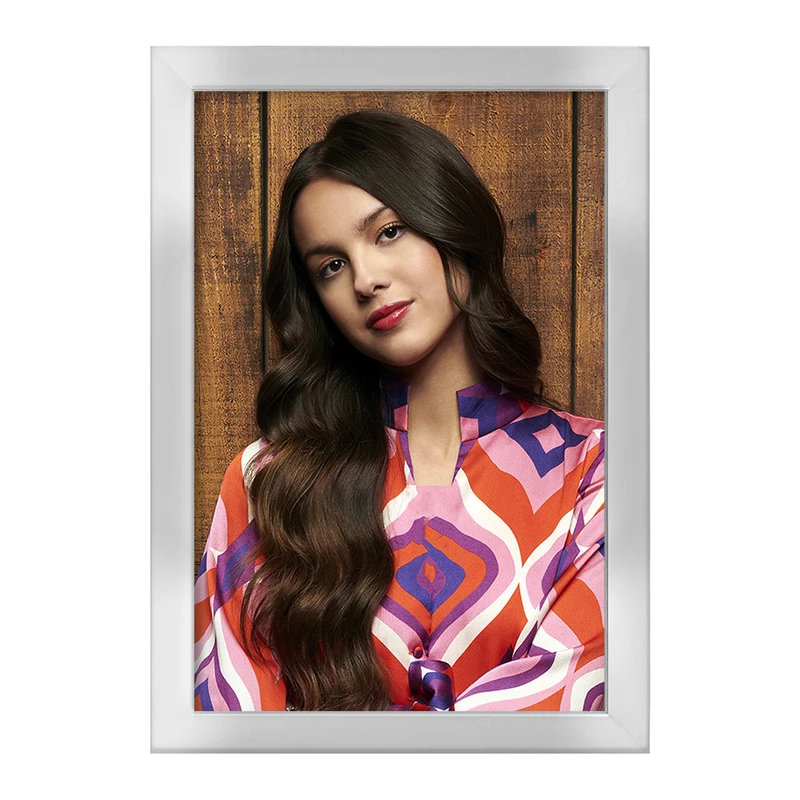 تابلو خندالو طرح اولیویا رودریگو Olivia Rodrigo  کد 19255