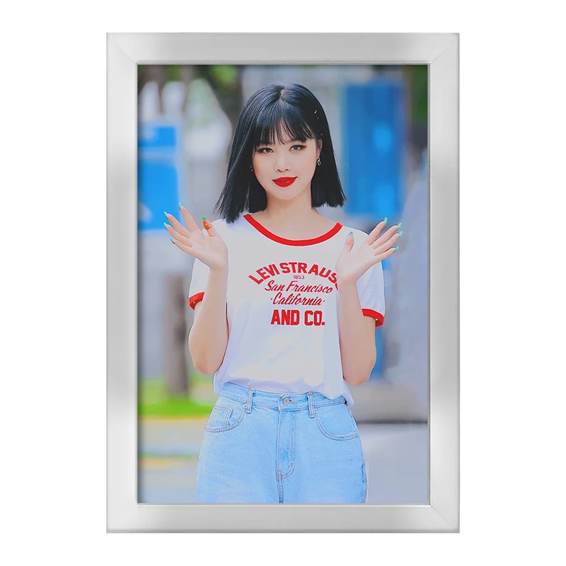 تابلو خندالو طرح سوجین گروه جی آیدل GIdle  کد 19553