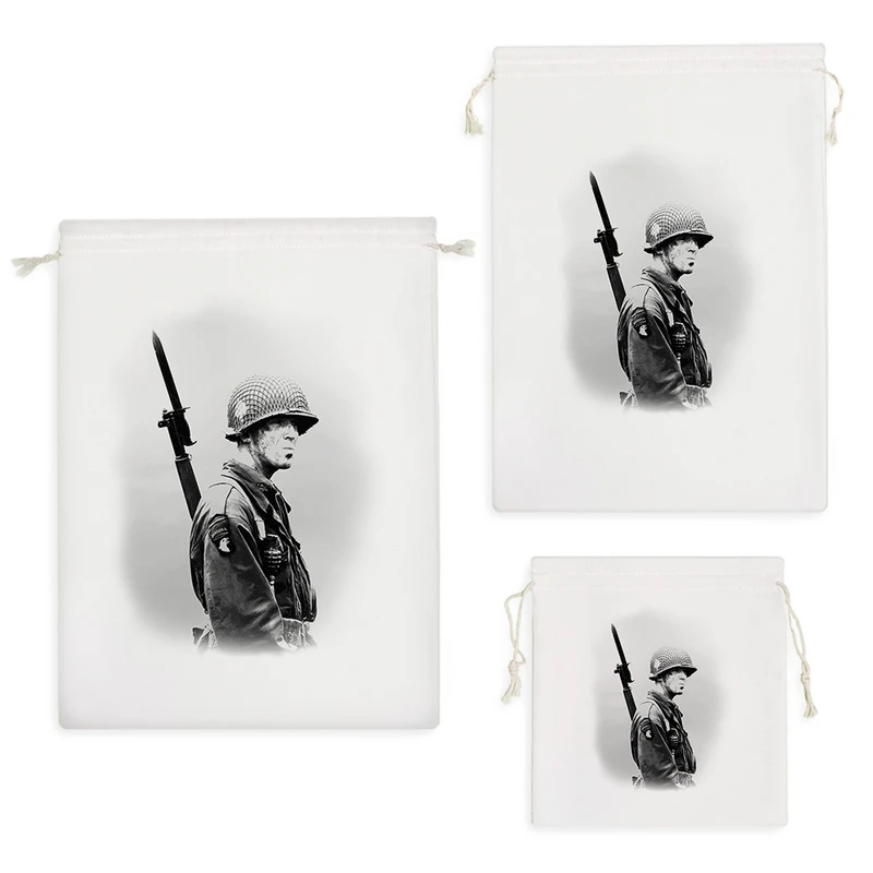 نظم دهنده خندالو مدل سریال جوخه برادران Band of Brothers  کد 3192 مجموعه 3 عددی