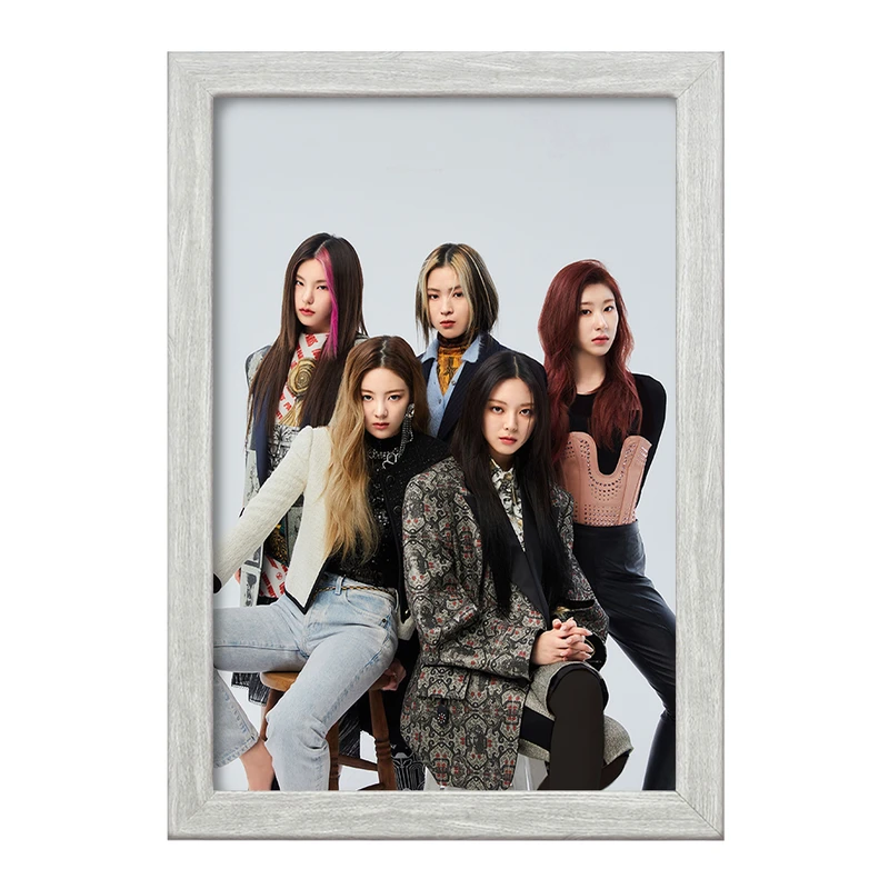 تابلو خندالو طرح گروه ایتزی ITZY  کد 12460