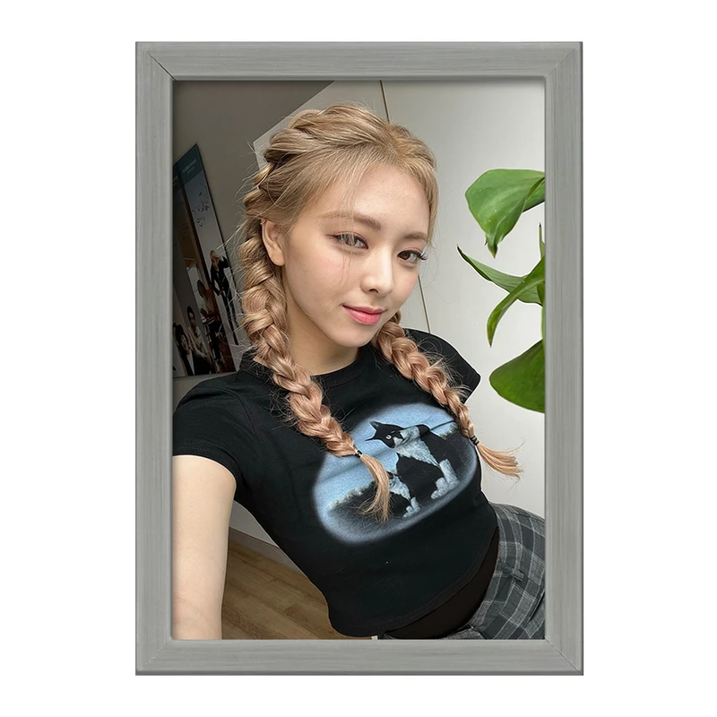 تابلو خندالو طرح یونا گروه ایتزی ITZY  کد 20219