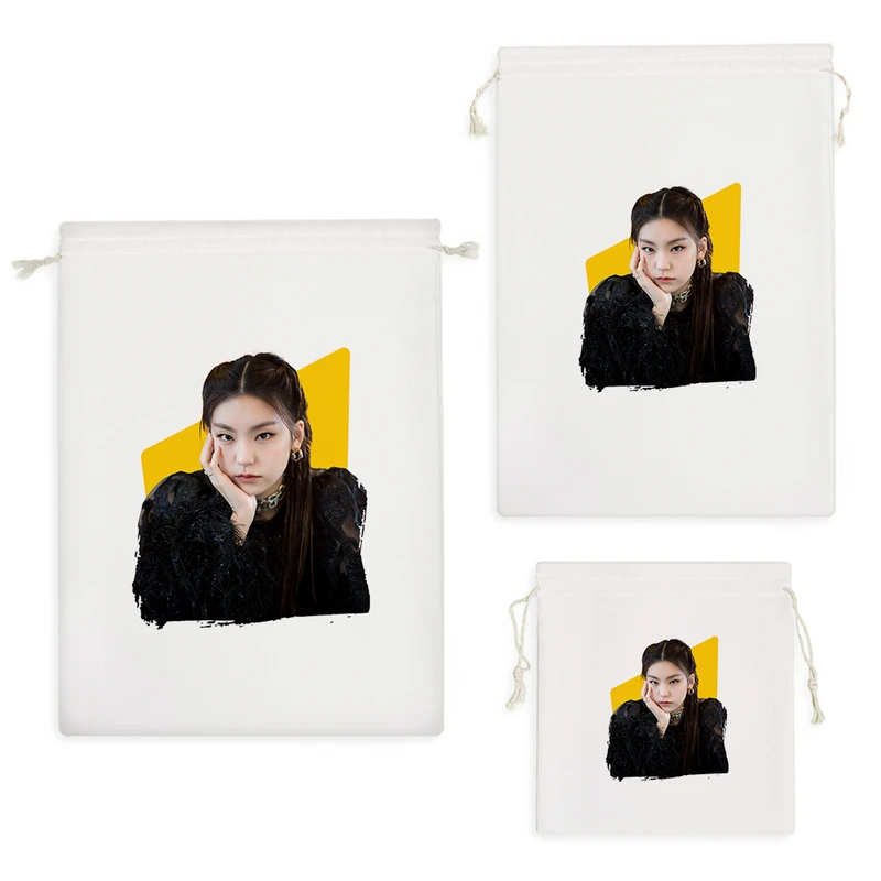 نظم دهنده خندالو مدل یجی گروه موسیقی ایتزی Itzy کد 1672 مجموعه 3 عددی