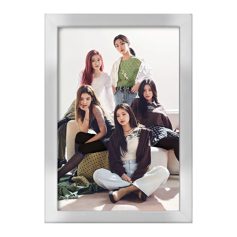 تابلو خندالو طرح گروه ایتزی ITZY  کد 20226