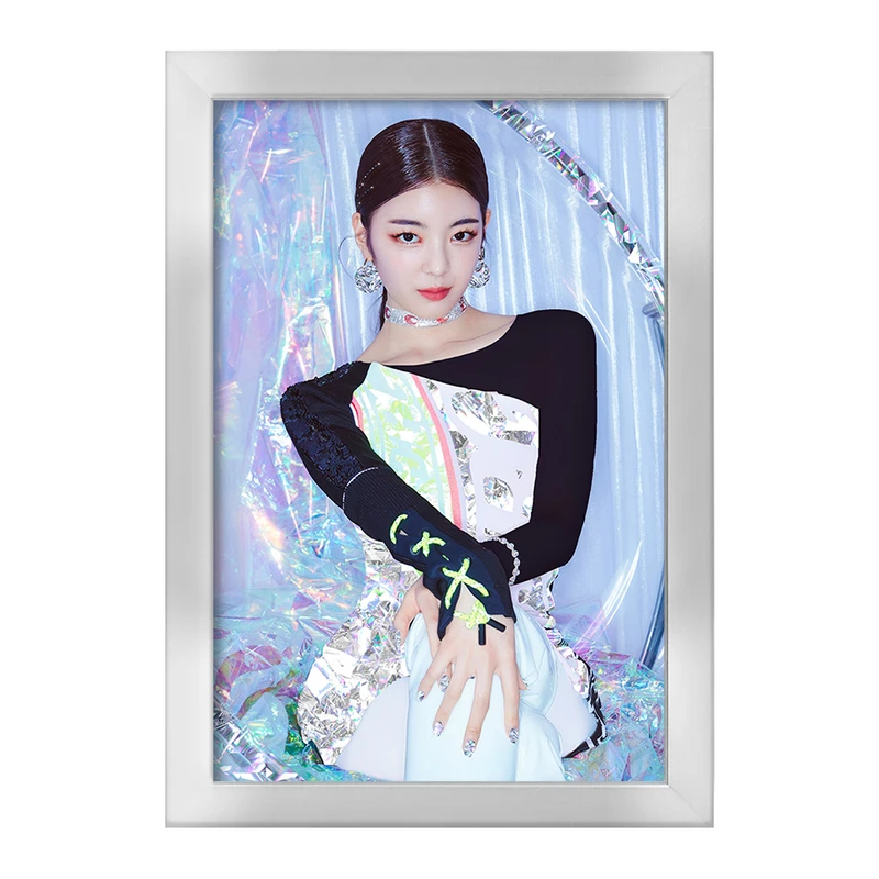 تابلو خندالو طرح لیا گروه ایتزی ITZY  کد 20192