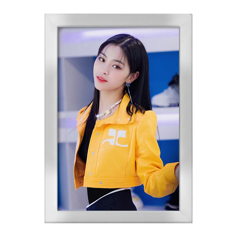 تابلو خندالو طرح ریوجین گروه ایتزی ITZY  کد 20177