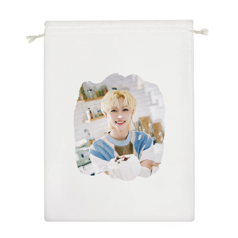 نظم دهنده خندالو مدل فلیکس گروه موسیقی استری کیدز Stray Kids کد 1370