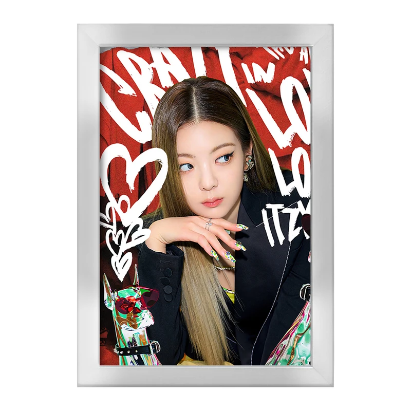 تابلو خندالو طرح لیا گروه ایتزی ITZY  کد 20198