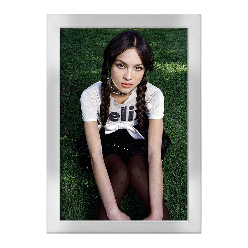 تابلو خندالو طرح اولیویا رودریگو Olivia Rodrigo  کد 19276