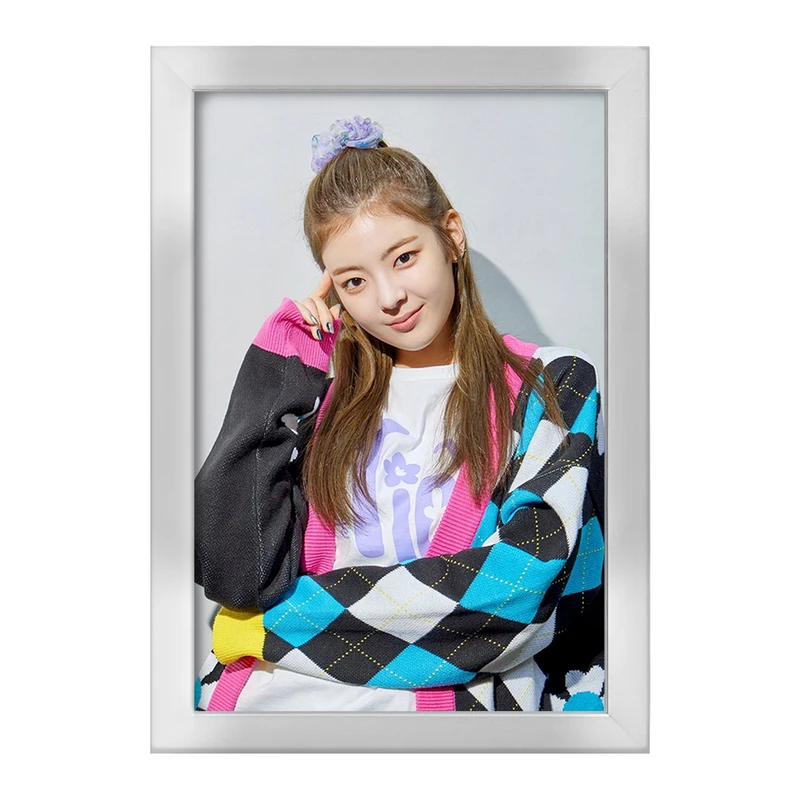 تابلو خندالو طرح لیا گروه ایتزی ITZY  کد 20194