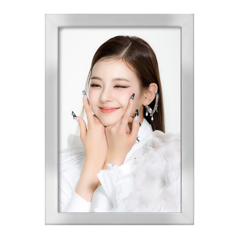 تابلو خندالو طرح لیا گروه ایتزی ITZY  کد 20195