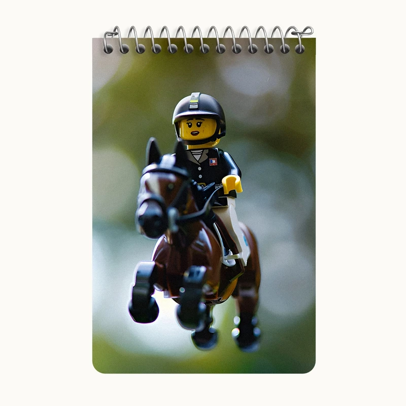دفتر یادداشت 50 برگ خندالو طرح لگو اسب سوار(Lego) کد F6555