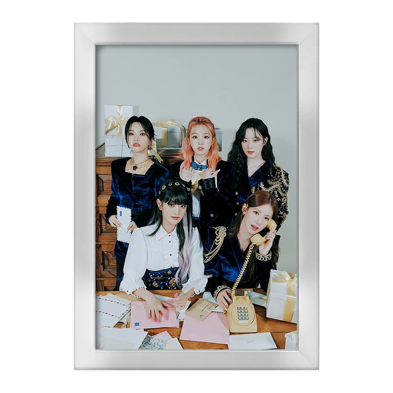 تابلو خندالو طرح گروه جی آیدل GIdle  کد 19587