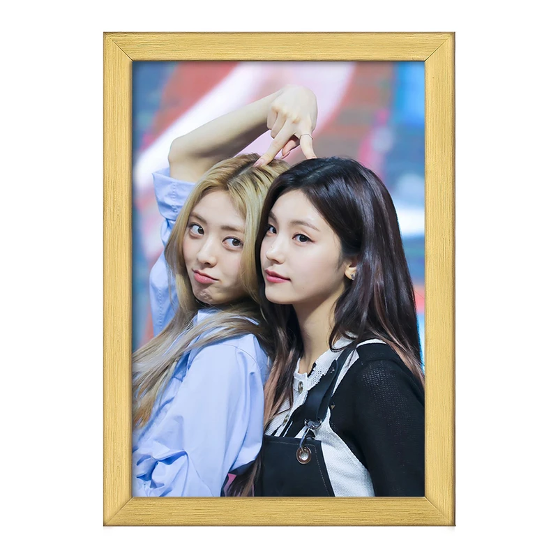 تابلو خندالو طرح گروه ایتزی ITZY  کد 20233