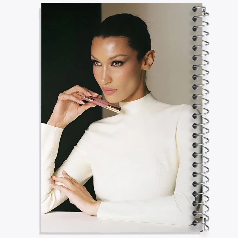 دفتر نقاشی 50 برگ خندالو طرح بلا حدید (Bella Hadid) کد F10197