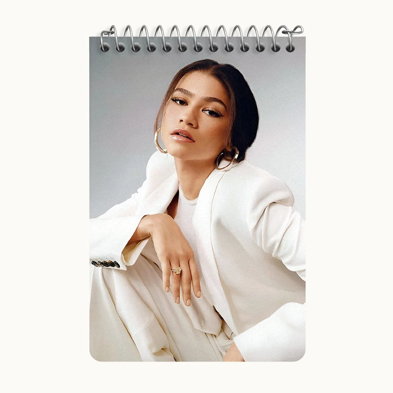 دفتر یادداشت 50 برگ خندالو طرح زندیا (Zendaya) کد F10198