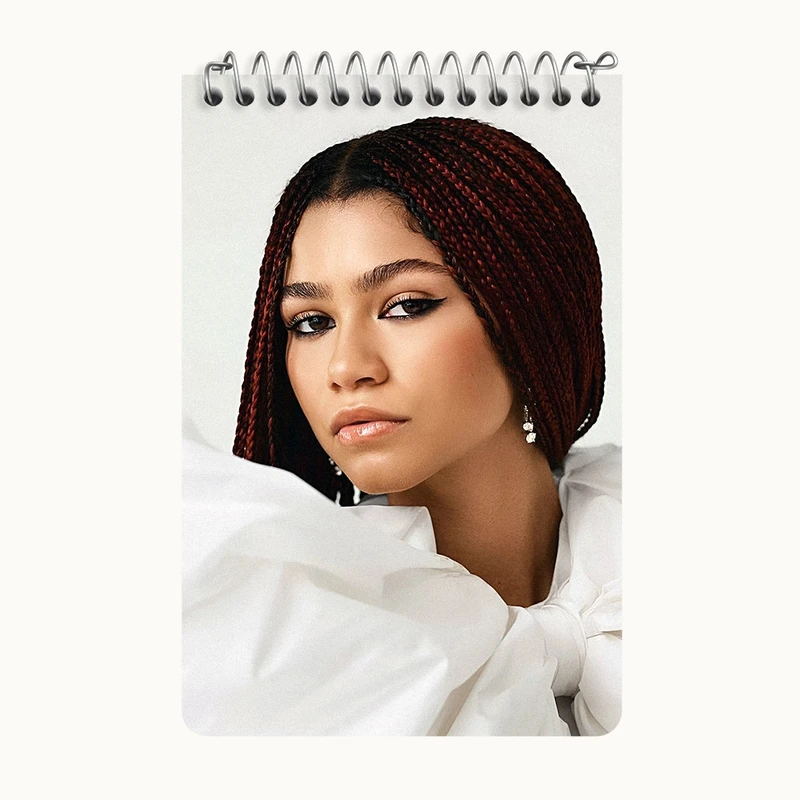 دفتر یادداشت 50 برگ خندالو طرح زندیا (Zendaya) کد F10199
