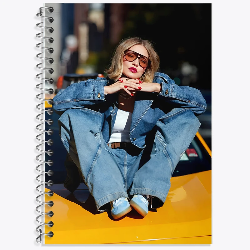 دفتر نت موسیقی 50 برگ خندالو طرح جی جی حدید (Gigi Hadid) کد F10207