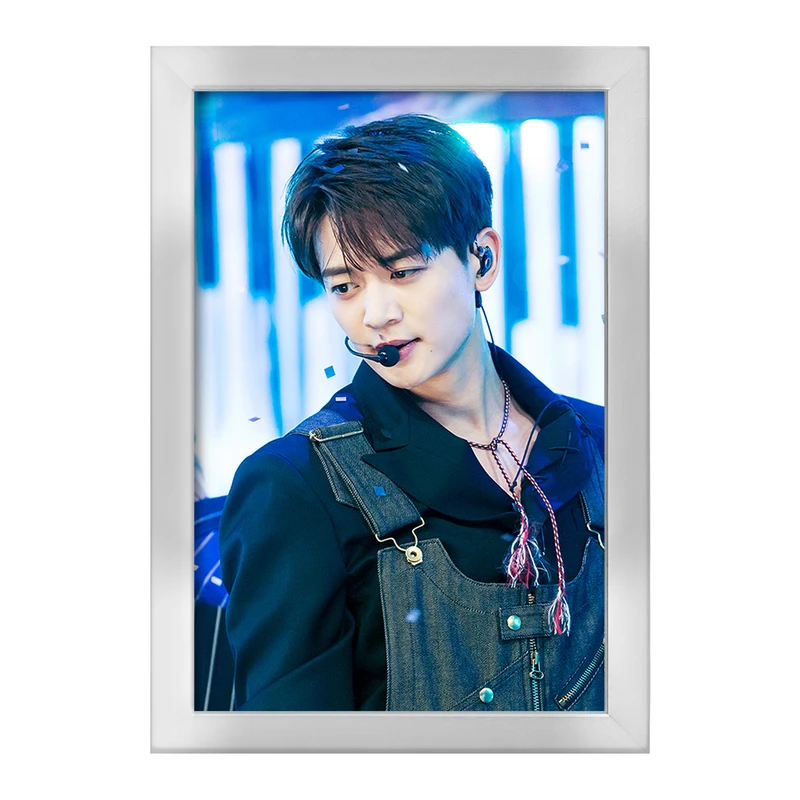 تابلو خندالو طرح مینهو گروه شاینی Shinee  کد 21341