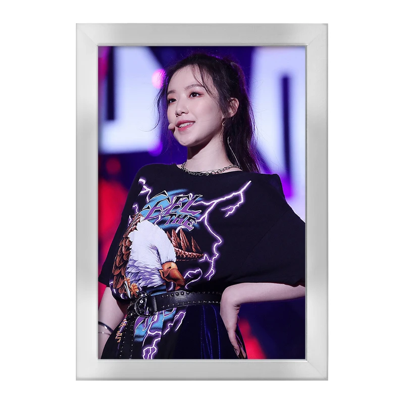 تابلو خندالو طرح شوهوآ گروه جی آیدل Gidle  کد 19544