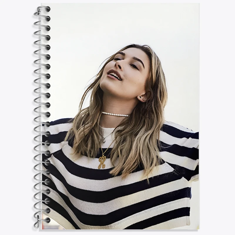 دفتر نت موسیقی 50 برگ خندالو طرح هیلی بیبر (Hailey Bieber) کد F10190