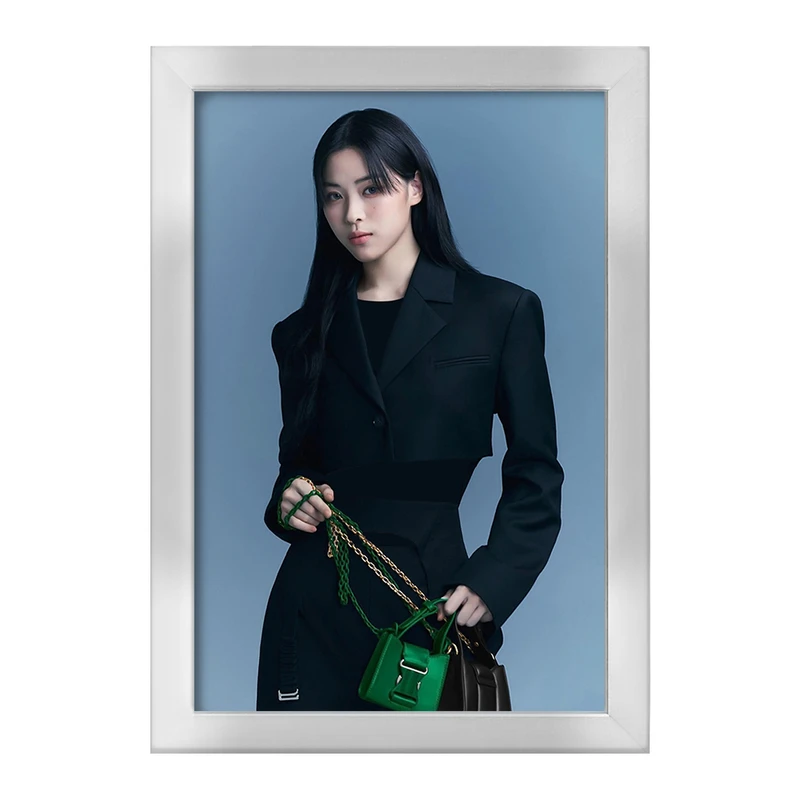 تابلو خندالو طرح ریوجین گروه ایتزی ITZY  کد 20179