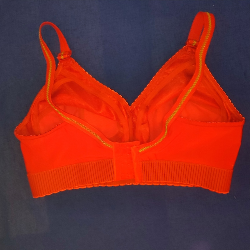 سوتین زنانه مدل کش پهن