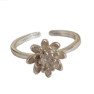 انگشتر نقره زنانه مدل نیلوفر آبی