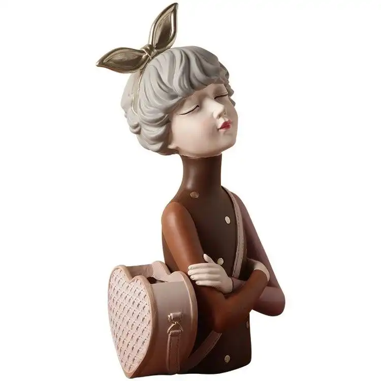 مجسمه هوم لاکس مدل دختر کیف به دوش