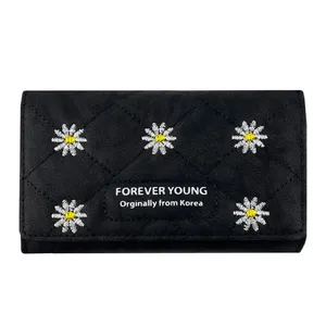 کیف پول زنانه مدل گلدوزی بابونه کد KZD-083