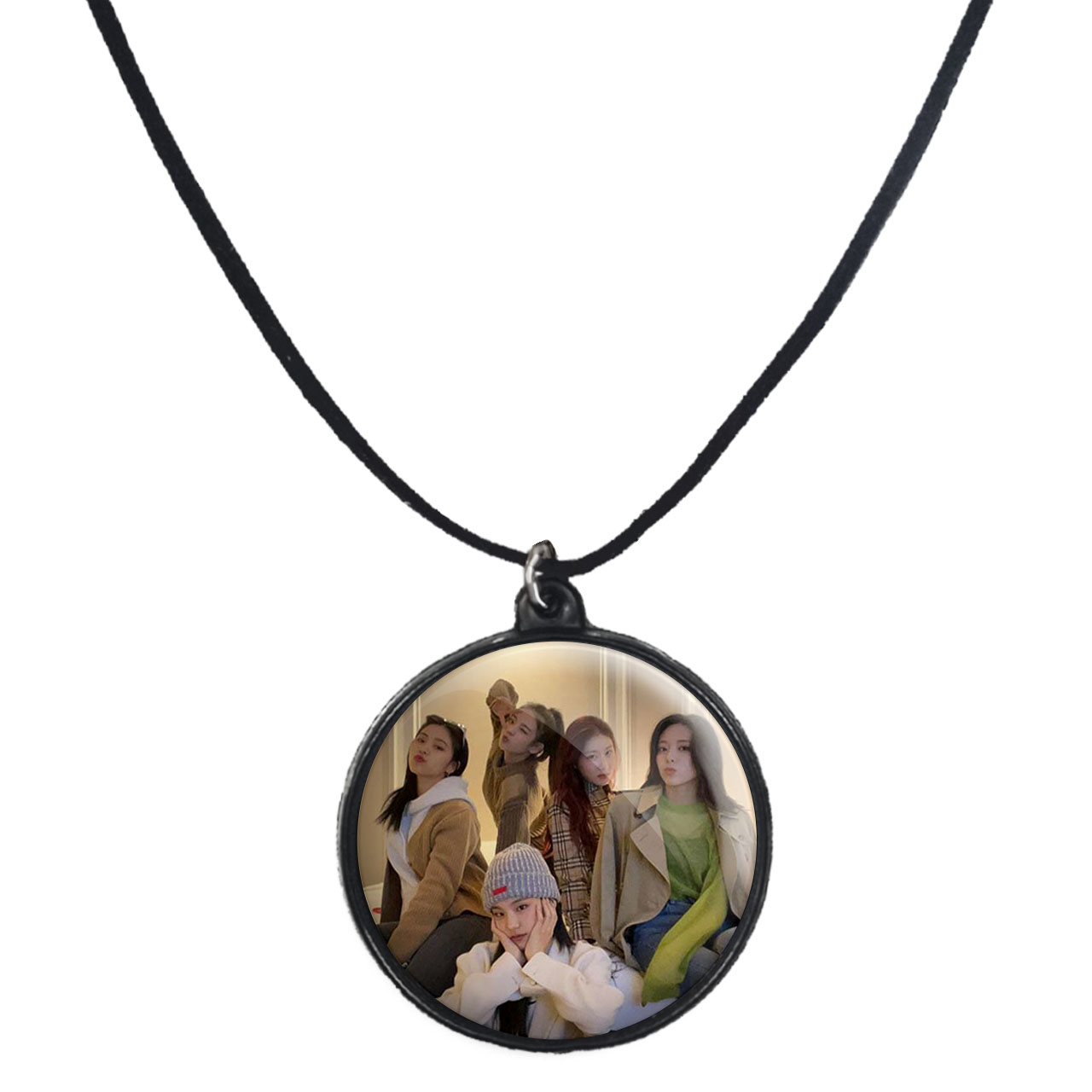 گردنبند پرمانه طرح گروه موسیقی ایتزی کد pmb.13107 مدل دو طرفه