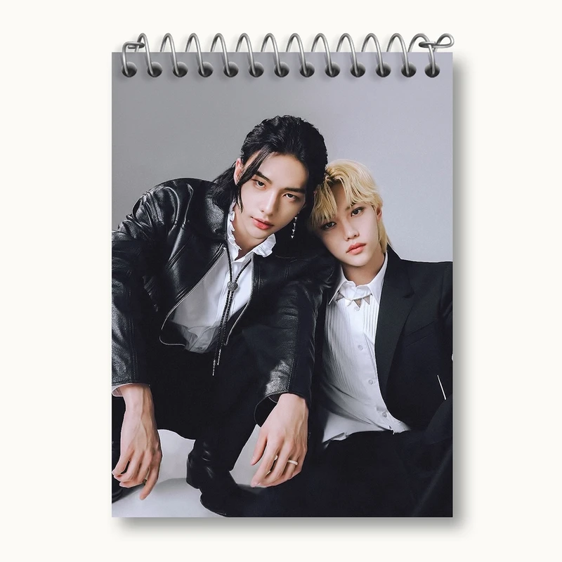 دفتر یادداشت 50 برگ خندالو مدل هیونجین و فلیکس گروه استری کیدز Stray Kids کد 11868