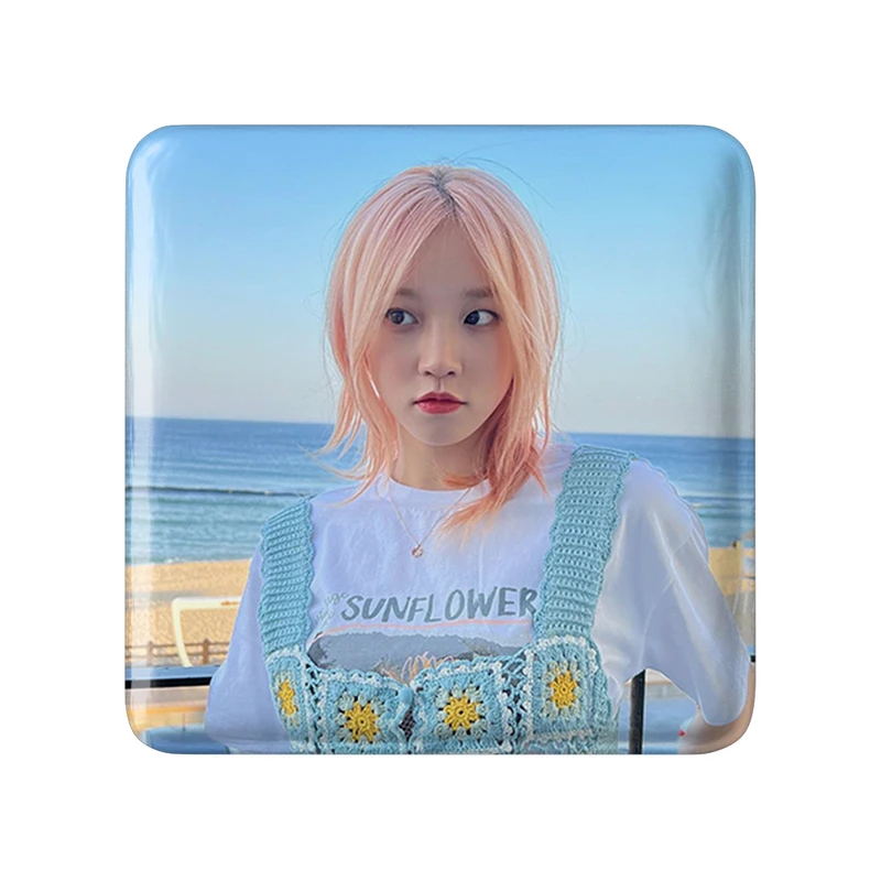 مگنت خندالو طرح یوکی گروه جی آیدل GIdle  مدل مربعی کد 19512