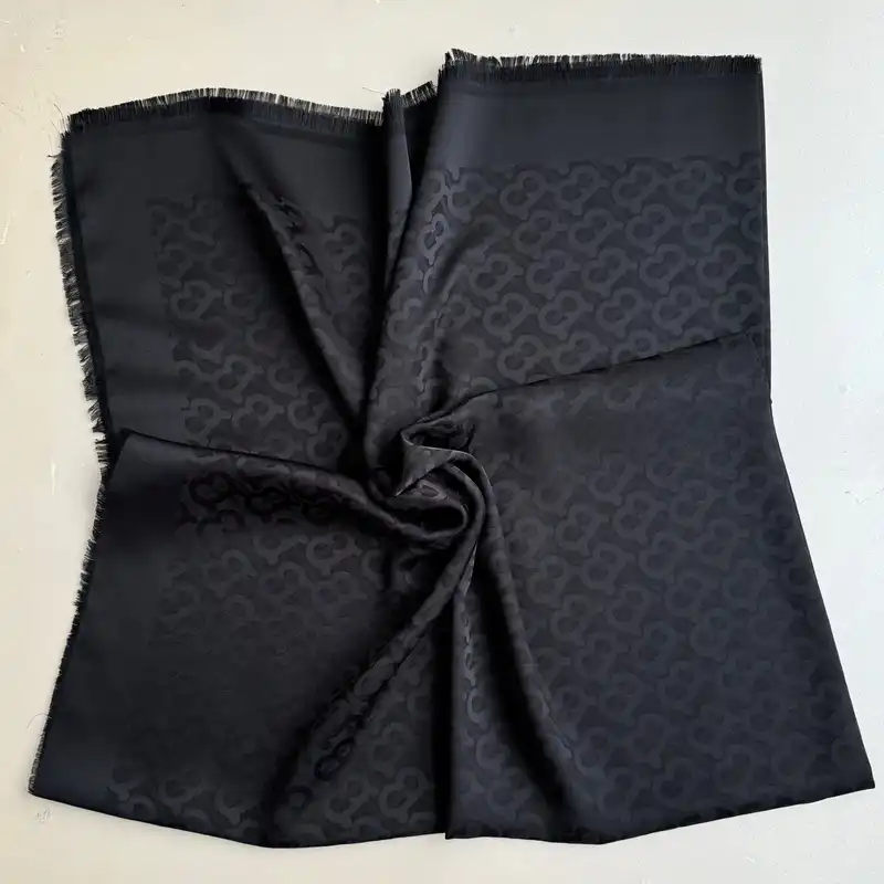 روسری زنانه مدل نخی ژاکارد چهارفصل