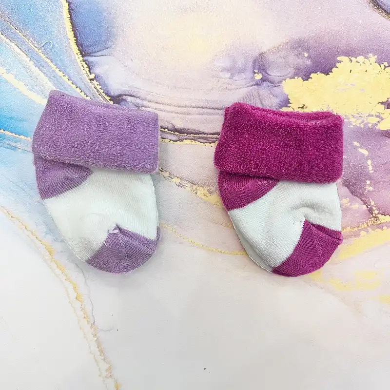 جوراب نوزادی تن پوش هنگامه مدل حوله ای لب برگرد مجموعه 2 عددی