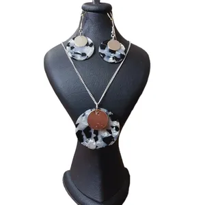 نیم ست زنانه مدل ابر و باد