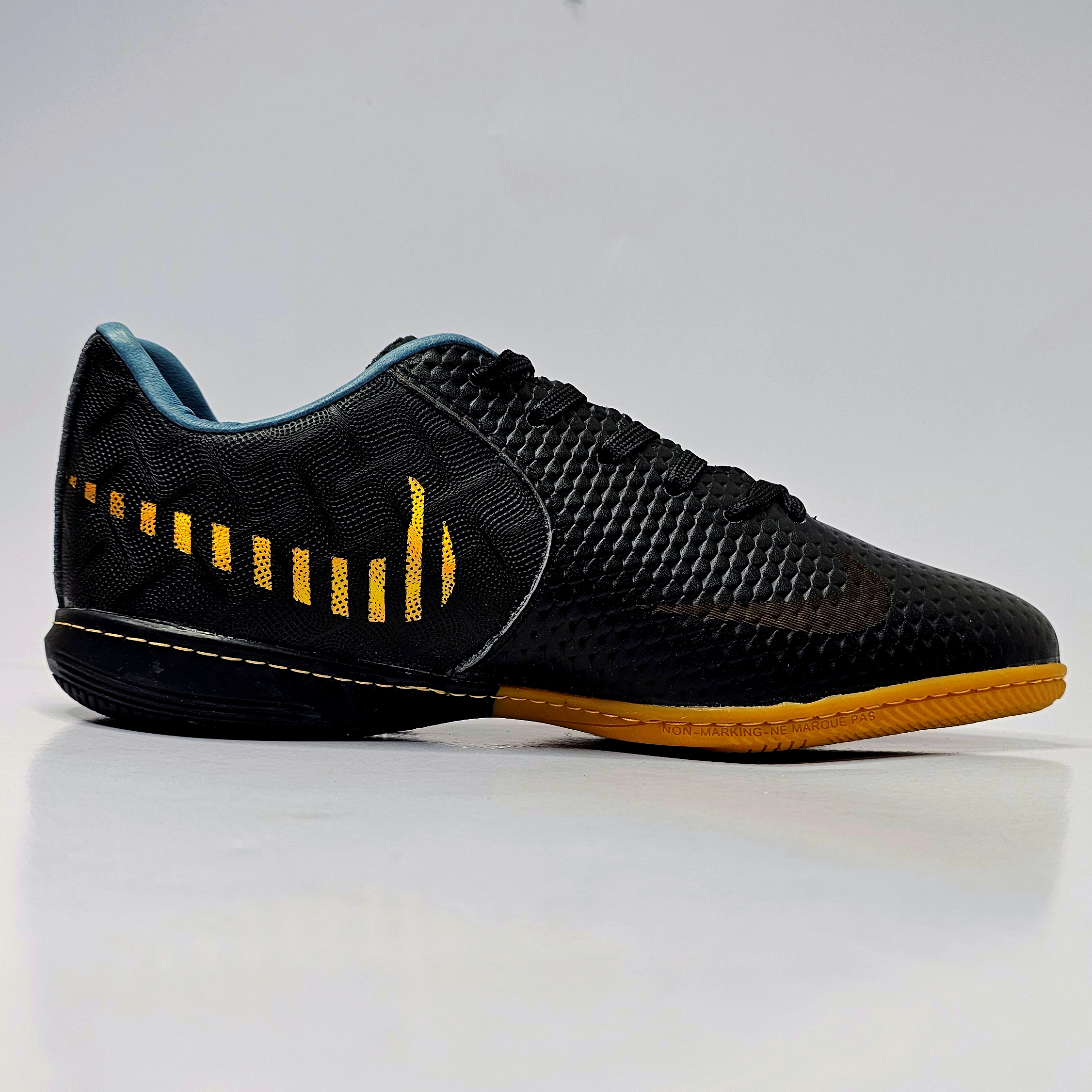 کفش فوتسال مردانه مدل سالنی تمام چرم افعی